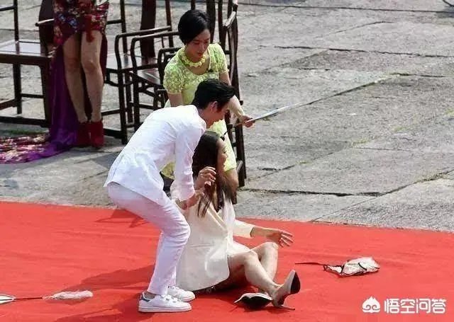 哪些明星在综艺节目中出的“糗”，会让你不由自主地笑出眼泪？