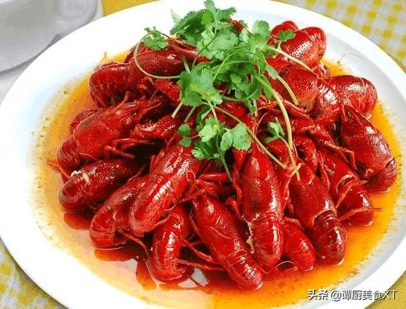 养殖户们连叫亏本,消费者们又大呼吃不起,小龙虾困境如何破解?