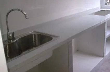 厨房台面到底大理石好还是石英石好？