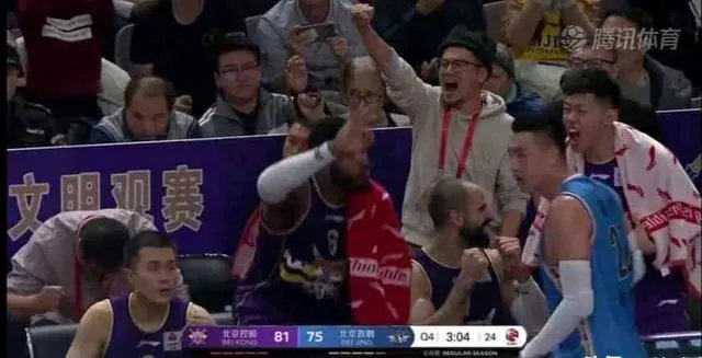 北控遭绝杀后，场边的杨毅难掩失落！他不是解说员吗？为什么不保持中立的态度呢？