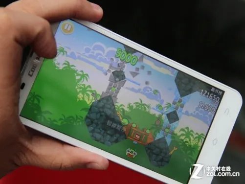 178度广视角尽享畅爽 酷派5950屏幕体验