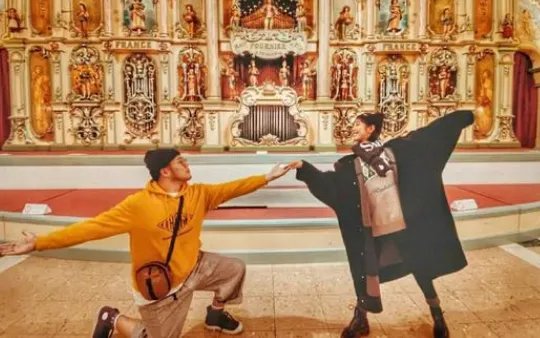 曾经的宅男女神赵奕欢公布恋情，其男友李伯恩到底有何魅力？