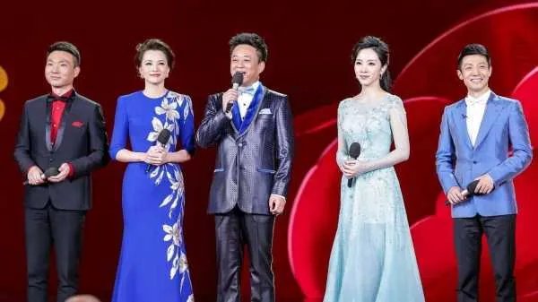 除夕不看春晚早点睡觉第二天看重播,大家觉得怎么样?