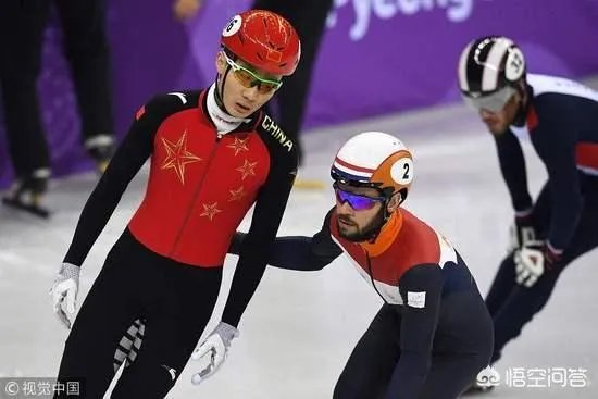 对平昌冬奥会男子1000米和女子500米短道速滑中国运动员被判罚犯规出局有何看法？