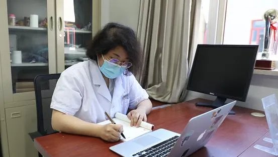 女医生3次参加全球数学竞赛:数学是兴趣 分母也荣耀