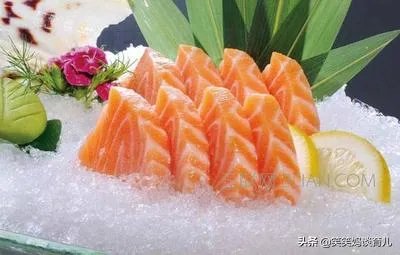 各地纷纷下架三文鱼，现在三文鱼还能吃吗？