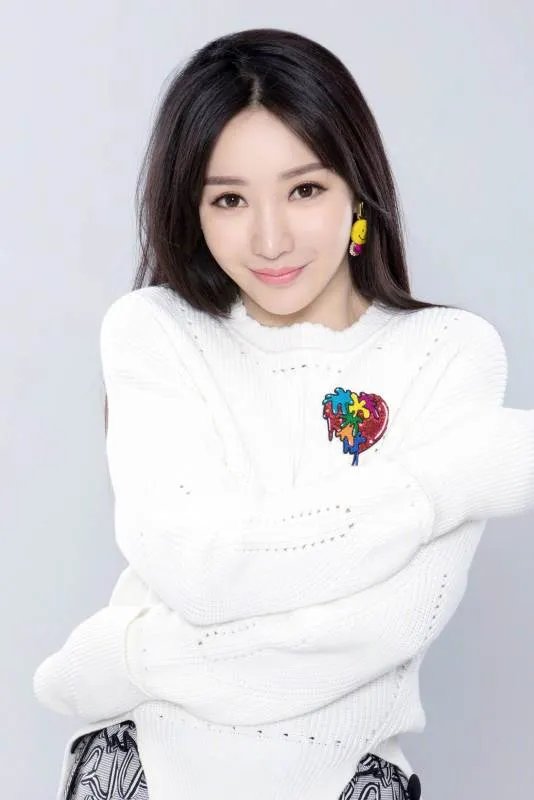 柳岩在《梦华录》中把男人扔进水里，为何网友希望扔的是包贝尔？