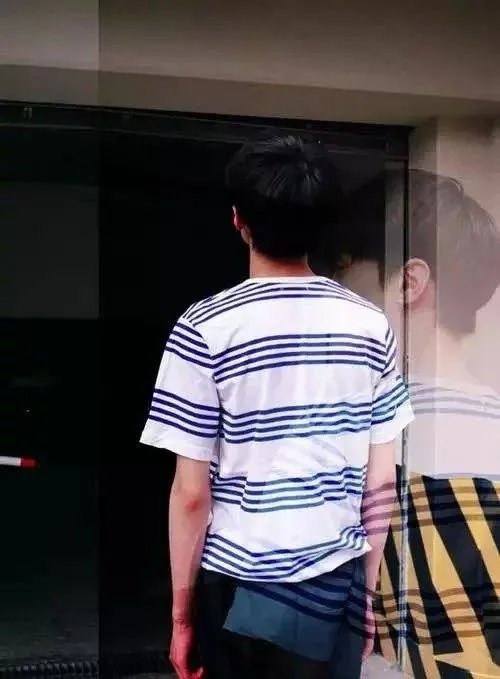 谁有比较适合男生的qq聊天背景?