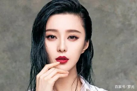 终于瞒不住了，范冰冰与范丞丞的关系曝光，这次不喊弟弟了，喊的是什么？