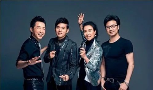 《中国新歌声》第一季中的比拼流程是怎么样的？