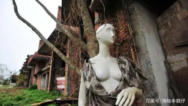 深圳124栋烂尾别墅群荒废已久,有人居住种菜,网友众说纷纭,你怎么看?