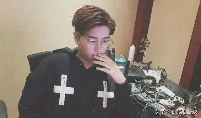 B站UP松鼠发布道歉，当年锤卢本伟的视频可能出错了，你觉得卢本伟当年真的开挂了么？