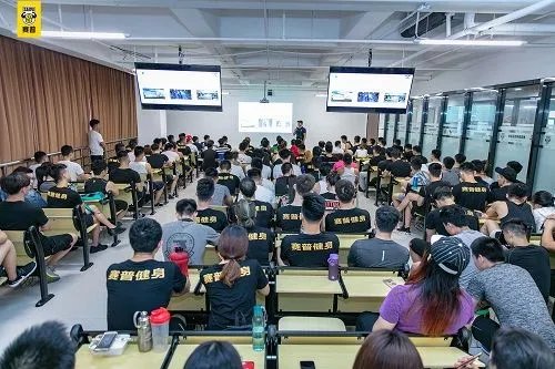 学健身教练要多久，学费多少钱？