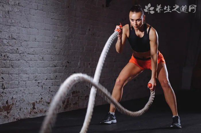 辅警掰防盗窗救人  失火时如何自救