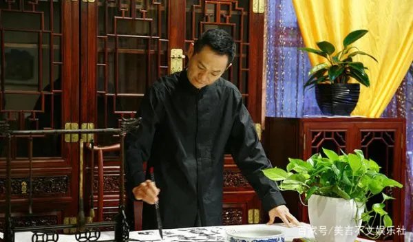 果静林在妻子患癌离世后，生活过得怎么样了？