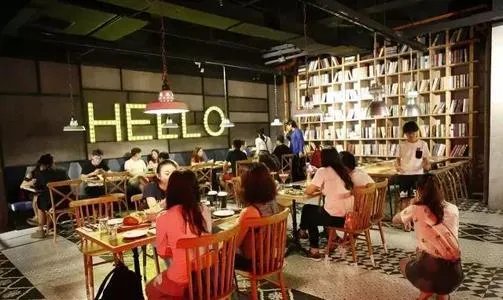 扎堆开餐厅、批量请网红，明星餐厅背后是同一个操盘手吗？