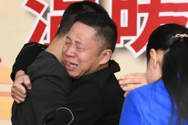 孙海洋一家五口拍下全家福，这张照片具有怎样的意义？