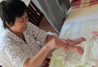 保姆月薪赶超雇主的原因是什么