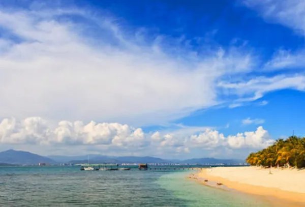 三亚旅游值得去的几个景点有哪些？可以具体说说吗？