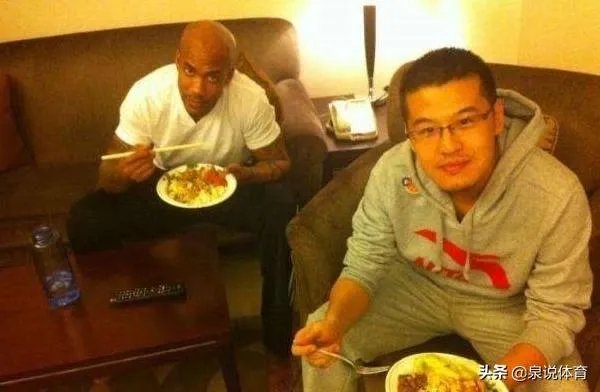 北控遭绝杀后，场边的杨毅难掩失落！他不是解说员吗？为什么不保持中立的态度呢？