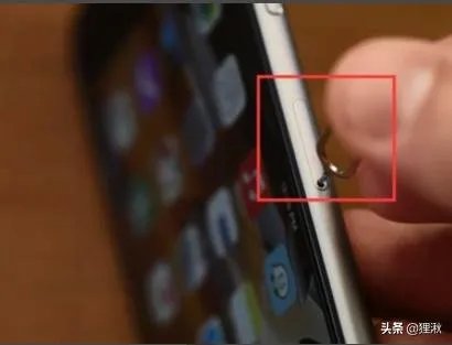 iphone5怎么插卡？