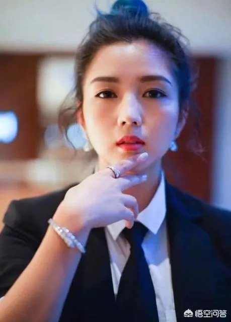 何洁疑似回应出轨称：可能我们遇到的时间点会给别人抓住把柄。对此你怎么看？