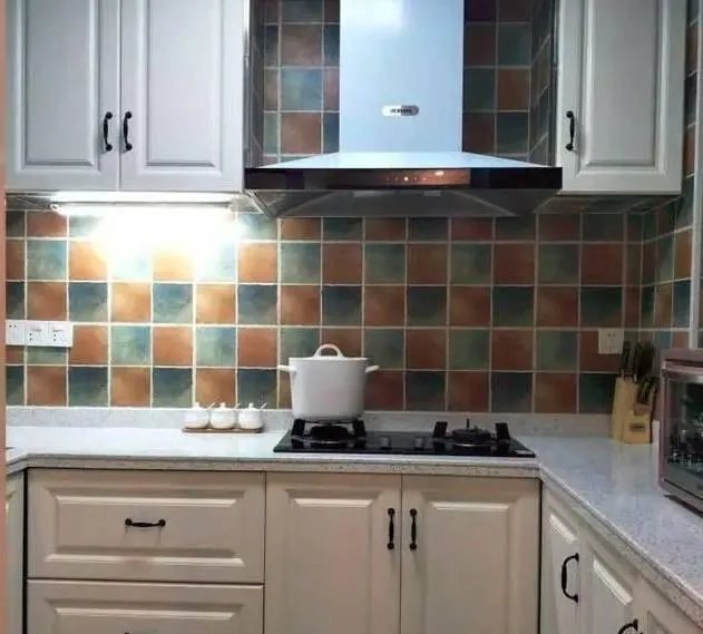 用石膏线做电视背景墙，这么天才只有我想得到