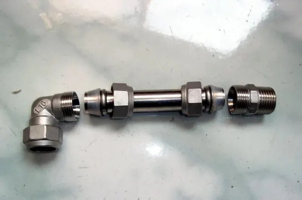 不锈钢水管卡压连接方式有几种