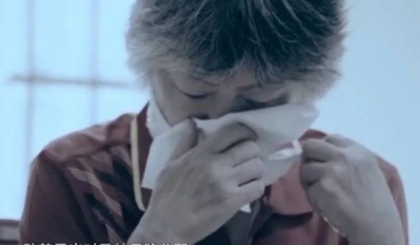 孙小果母亲现身庭审痛哭忏悔，孙小果终究是如何被毁了的？