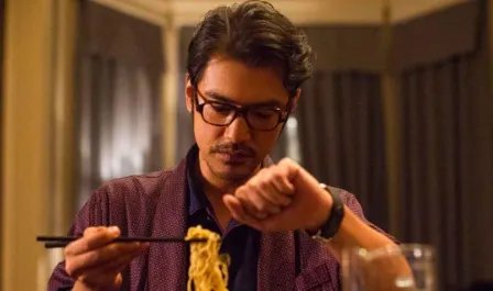 前空姐在飞机上向金城武求签名，后被其投诉打扰休息，金城武人品怎样？