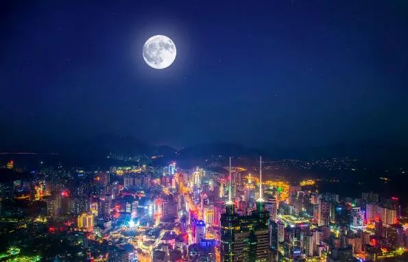 夜空中最美唯美月亮图片 中秋月的漂亮图片