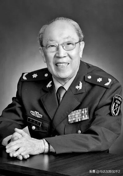 钟南山和袁隆平，和吴孟超，相比，哪个对国家贡献更大？