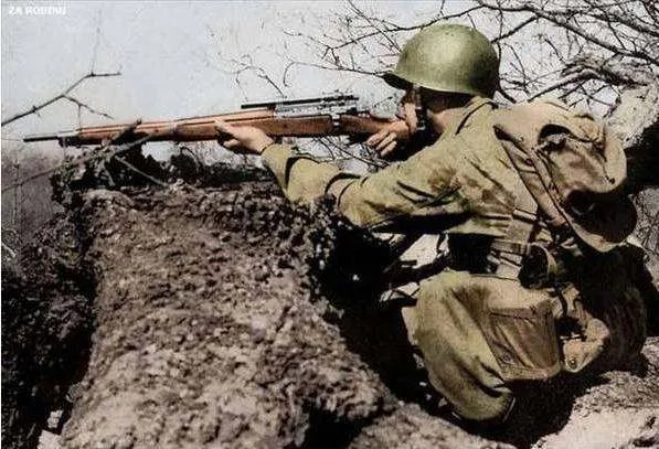 美军第一狙击手的内容简介