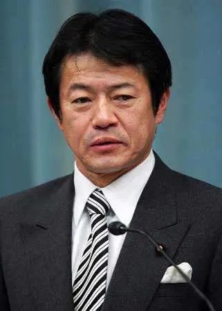 中川昭一的生平简介