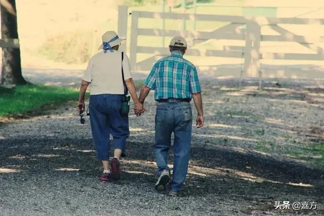 老人过世了，身份证注销后银行的钱能取出吗？