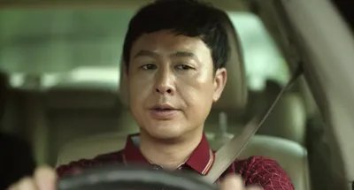 张颂文晒剧照纪念《隐秘的角落》开播2周年，剧中的他表现如何？