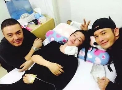 李冰冰病重回国李冰冰得了什么病 好友黄晓明到医院探望