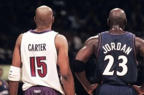 致敬UFO!卡特已经同意与老鹰签约，飞人的哪个瞬间最让人感动？