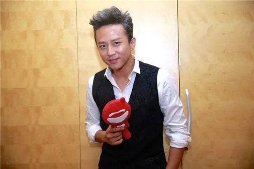 堪称是一个真正的学霸，邓超究竟有着怎样惊人的学习经历？