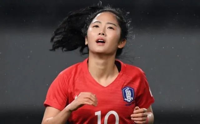 韩国女足美女中场为什么突然火了？
