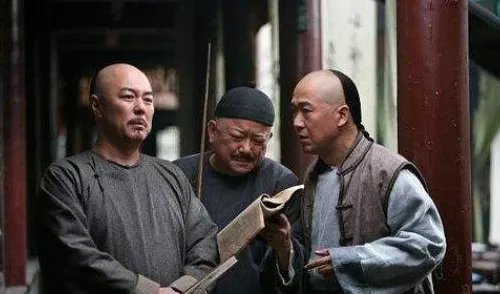 和珅死的时候纪晓岚为什么没救他？