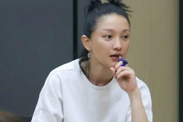 不化妆不打扮的周迅，妥妥的广场舞大妈吗？