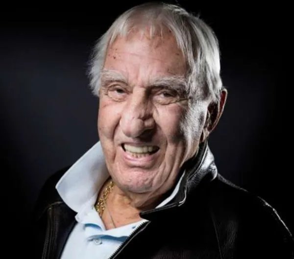 法国著名演员让保罗·贝尔蒙多去世,为何他被称为“法兰西电影的缩影”?