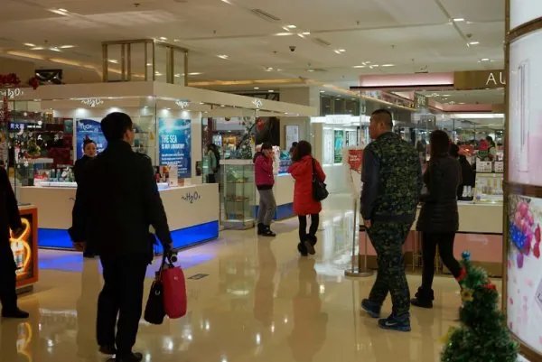 2018年服量减少178.5亿件，中国人为什么不爱买衣服了？