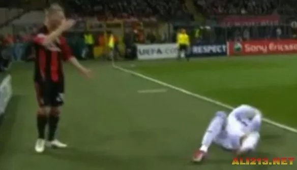 盘点足坛十大假摔王 C罗苏神布教授领衔无罗本