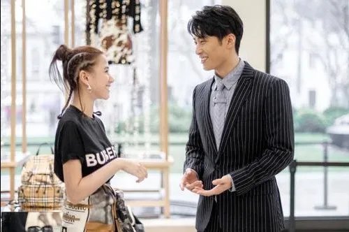 窦骁何超莲戴情侣手链，是在秀恩爱还是在为周扬青庆生？