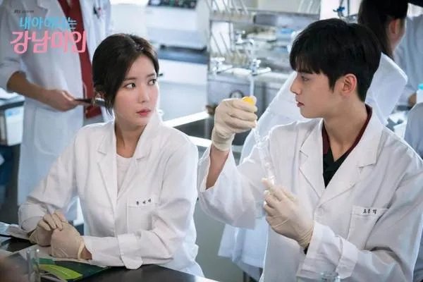 《我的ID是江南美人》为什么女主幼时从来没有正面出现?