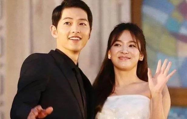 为什么说宋慧乔宋仲基的感情变化比合作电视剧《太阳的后裔》还精彩？