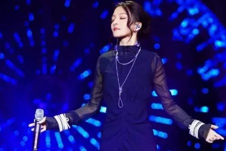 张韶涵再谈妈妈，几度哽咽，她和母亲之间发生了哪些纠葛？