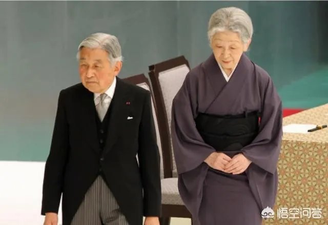 日本天皇为何现在退位?